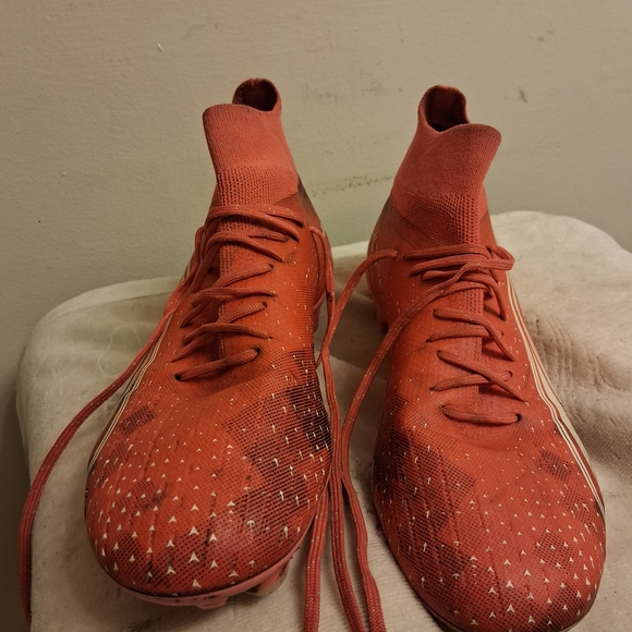 Mens Puma Red High-Top Soccer Cleats Size 9 - Picture 1 of 16